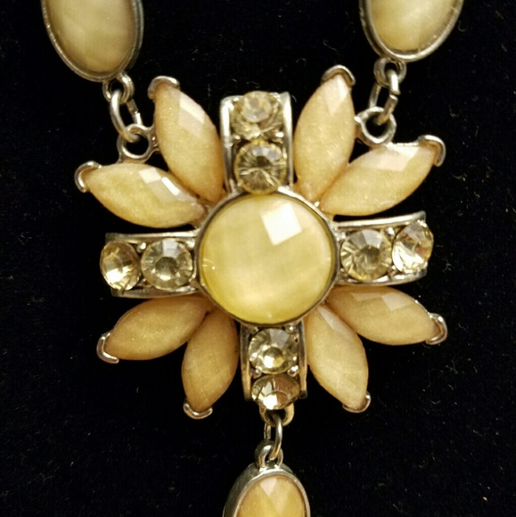 New York & Company necklance - Picture 2 of 6